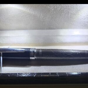 Elegant Black and Silver Pen